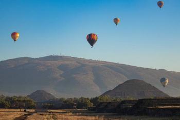 Emiten recomendaciones para volar de manera segura en globo aerostático en el Valle de Teotihuacán