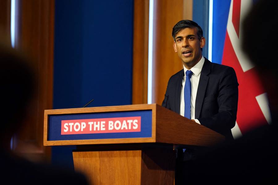 Lores británicos expresan dudas sobre nuevo plan de deportación de migrantes a Ruanda