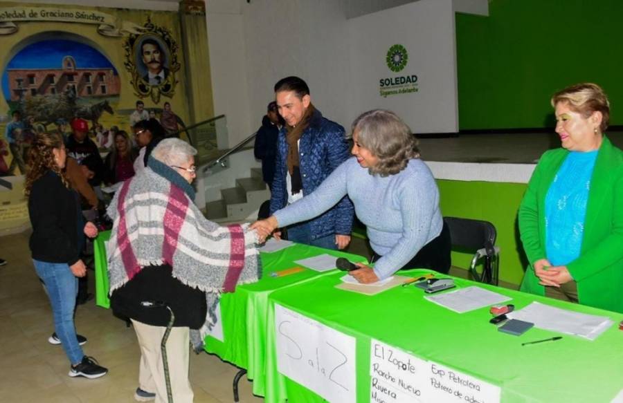 Brindan apoyo económico para el bienestar de adultos mayores en Soledad