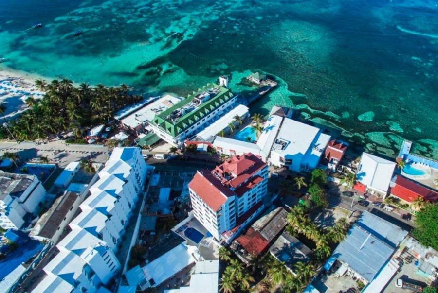 Decretan toque de queda en San Andr&eacute;s tras el asesinato de una mujer