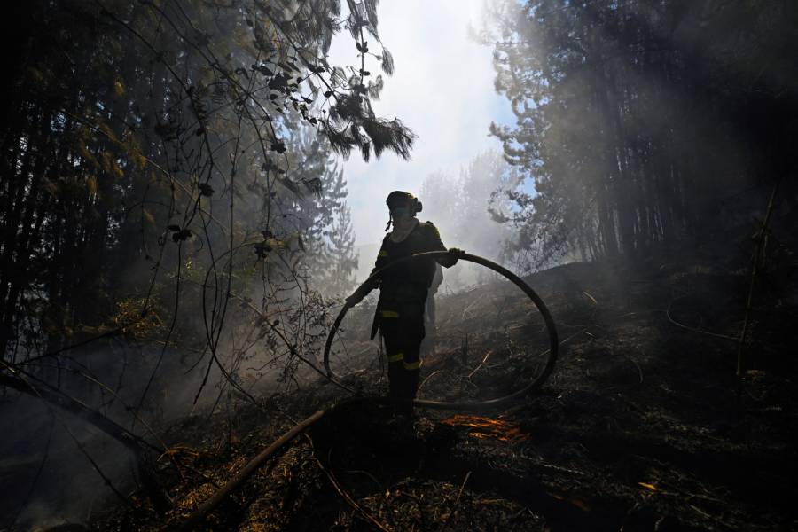 Humo de incendios afecta aeropuerto de Bogotá y obliga a cancelar clases