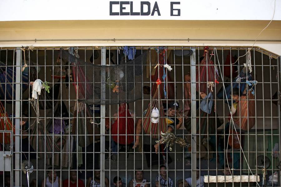 Exdirector carcelario en Colombia denuncia fosas comunes en penal de Bogotá