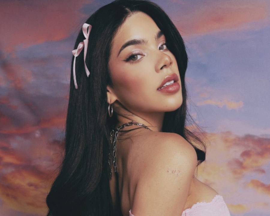 KENIA OS RECIBE TRES NOMINACI&Oacute;NES DE PREMIO LO NUESTRO BAJO LAS CATEGOR&Iacute;AS DE ARTISTA REVELACI&Oacute;N FEMENINA, ARTISTA POP FEMENINA DEL A&Ntilde;O Y CANCI&Oacute;N DEL A&Ntilde;O – POP 