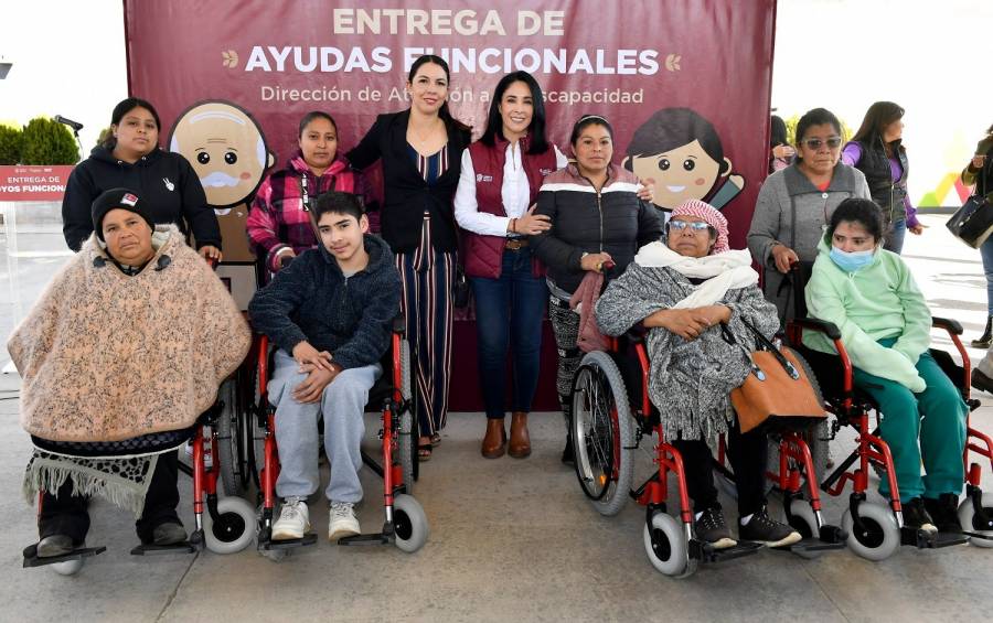 Entrega DIFEM apoyos funcionales para personas con discapacidad