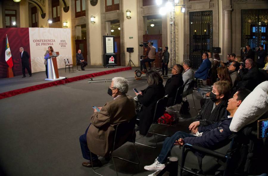 INAI investiga presunta filtración de datos personales de periodistas que asistieron a la mañanera de AMLO