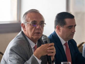 Gobierno de Colombia y ELN discuten prorrogar cese al fuego
