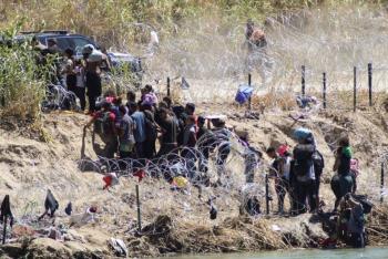 Texas reforzar&aacute; su frontera con M&eacute;xico: Alambre de p&uacute;as como medida