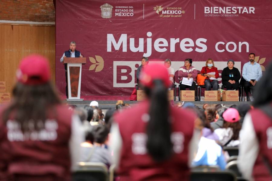 Entregan programas sociales a mujeres y personas con discapacidad en Tultitlán