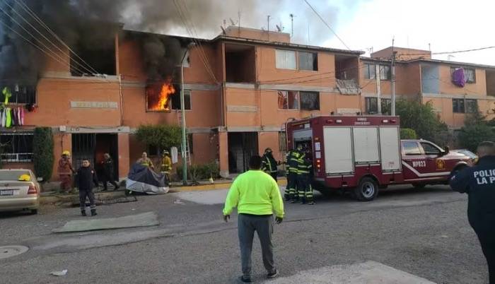 Incendio en unidad habitacional Tepozanes en el Estado de México