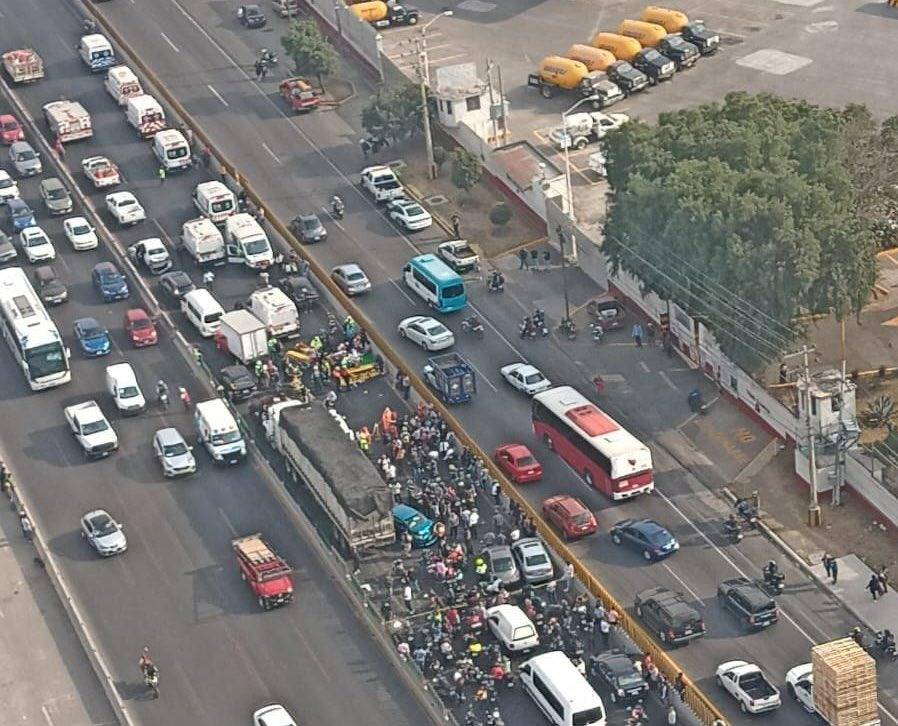 Aparatoso accidente en la Autopista México-Puebla deja al menos 17 personas lesionadas