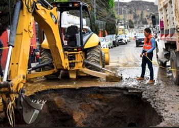 Atiende Secretaría del Agua fuga en la ciudad de Toluca