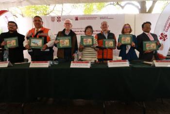 Presentan libro sobre la cultura de prevención en los mercados de la CDMX