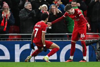 Liverpool golea y se mantiene firme en el liderato; &Aacute;lvarez lleva al City al segundo puesto