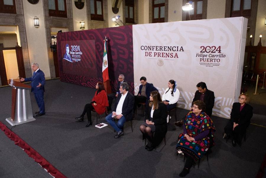 AMLO ve desesperaci&oacute;n de PRI y PAN al apoyar reforma de pensiones