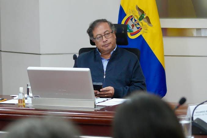 Gustavo Petro denuncia la gesta de una ruptura institucional en Colombia