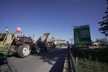 Retiran &uacute;ltimos bloqueos de carreteras mantenidos por los agricultores en Francia