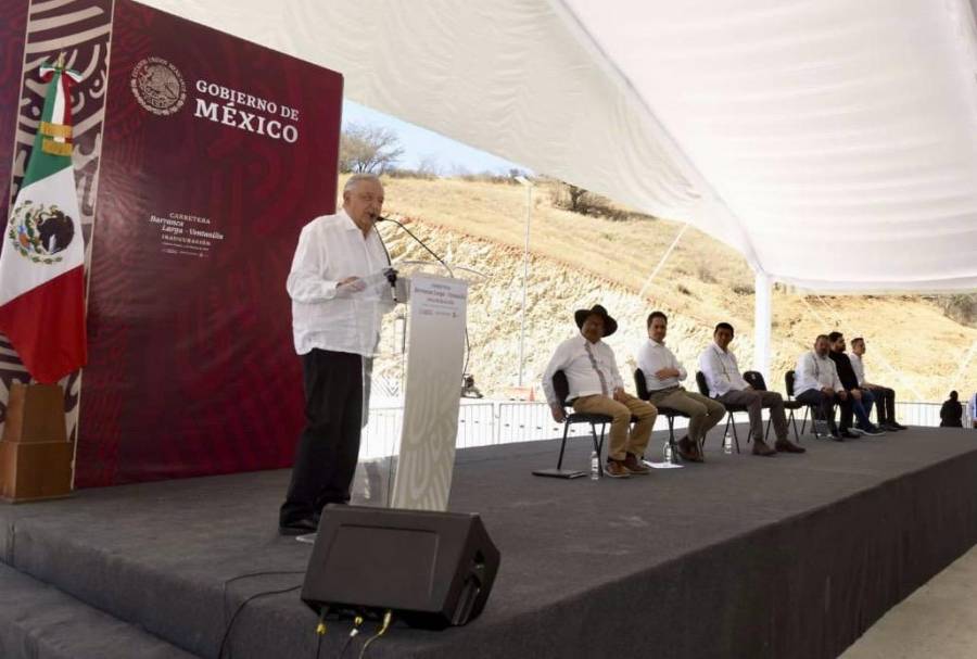 Goboerno compra concesión de carretera Mitla-Tehuantepec a Carlos Slim: AMLO