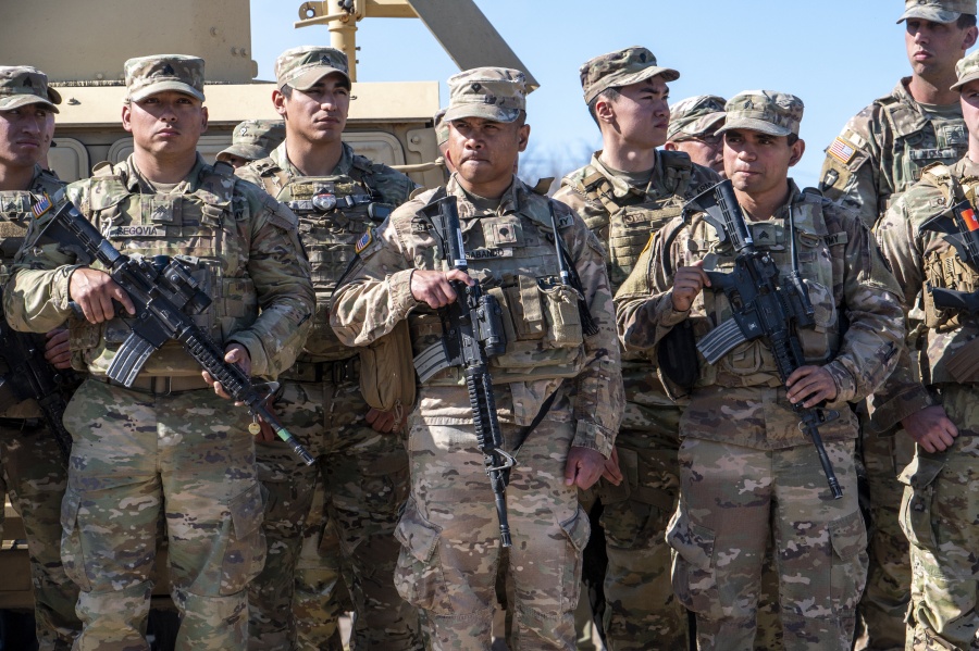 Gobernador de Texas ampliará presencia militar en la frontera, desafiando a Biden