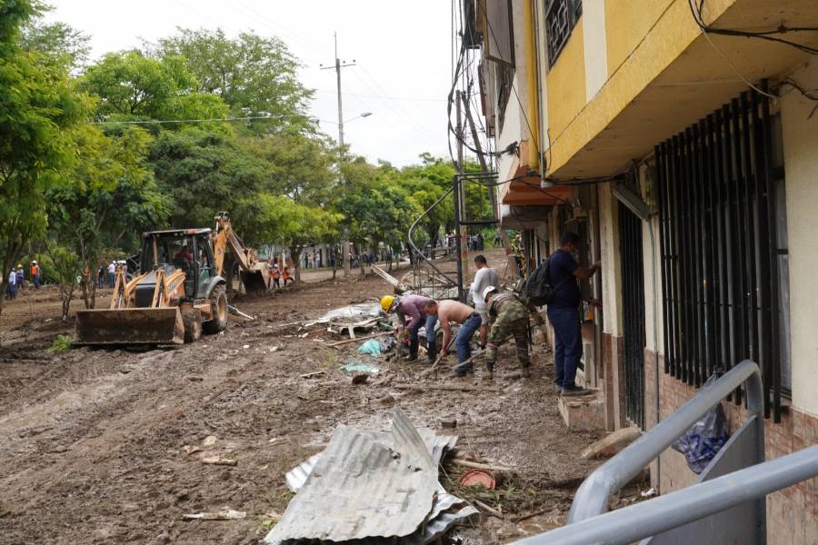 Caos por lluvias en Cali: Inundaciones y rescates desesperados en diversos barrios