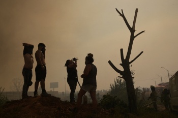 Sube a 112 el n&uacute;mero de muertos por incendios forestales en Chile