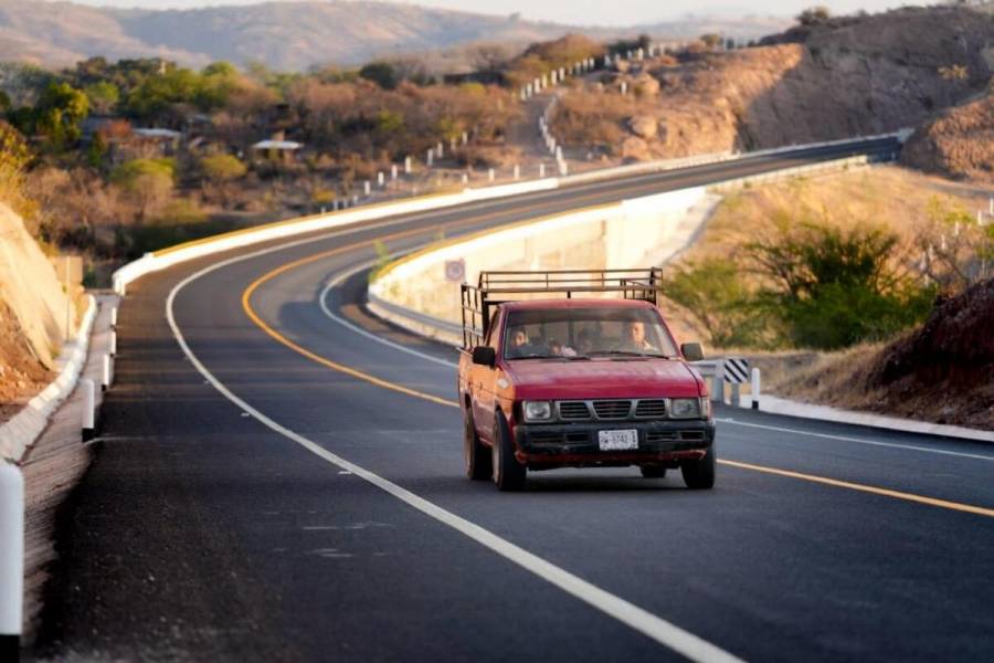 Nueva autopista de Oaxaca a Puerto Escondido, hace realidad un sueño largamente añorado: Jorge Nuño