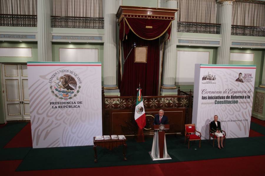 López Obrador propuso reformas constitucionales en el Día de la Constitución