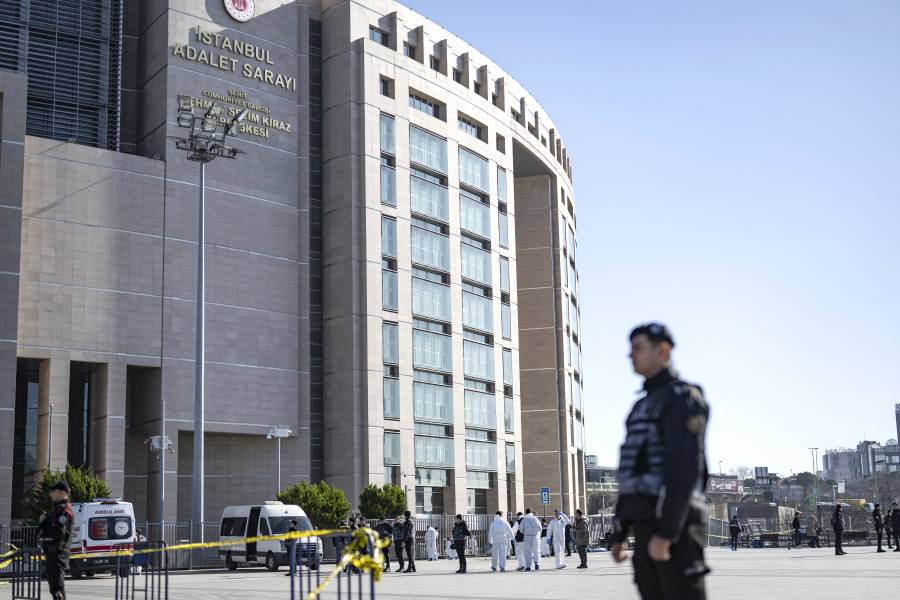 Policía turca mata a dos atacantes armados ante un tribunal de Estambul