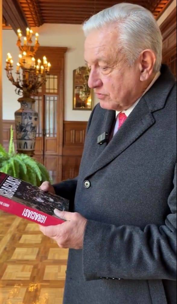 AMLO presenta su último libro en redes sociales