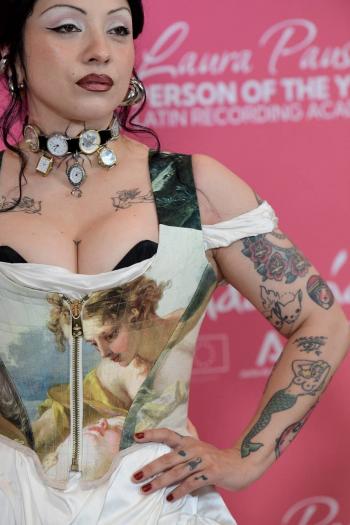 Mon Laferte organiza concierto ben&eacute;fico para v&iacute;ctimas de incendios en Valpara&iacute;so