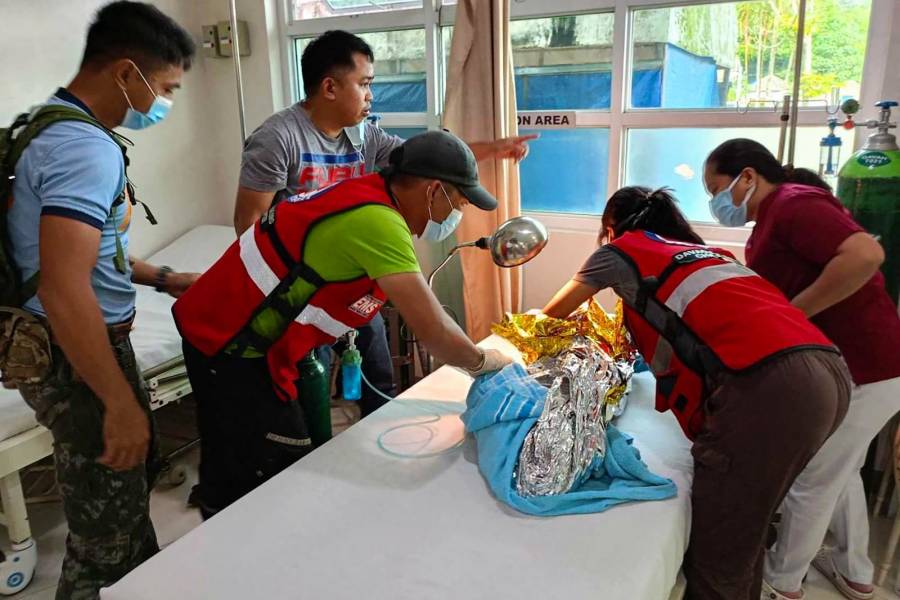 Rescatan a una ni&ntilde;a en Filipinas tras casi 60 horas atrapada por un alud
