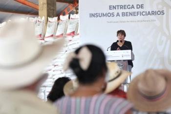 Gobiernos estatal y federal entregan fertilizantes a productores del campo en Edomex