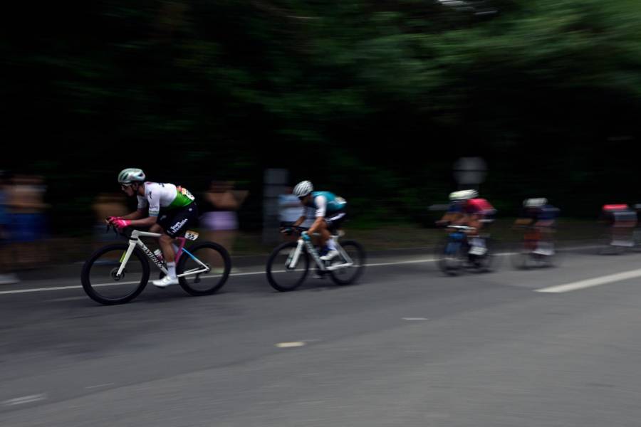 Egan Bernal vuelve a la carretera donde casi pierde la vida