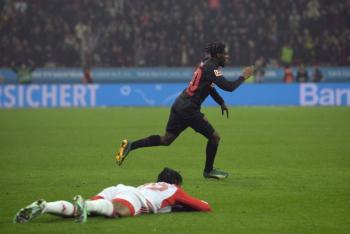 El Leverkusen aplasta al Bayern e incrementa su ventaja al frente de la Bundesliga