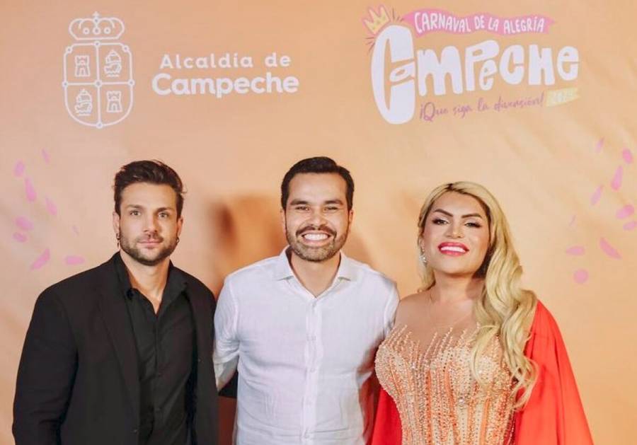 Álvarez Máynez aparece con Wendy Guevara en el Carnaval de Campeche