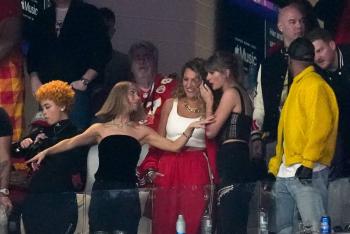 Taylor Swift alienta a su pareja Travis Kelce en el Super Bowl