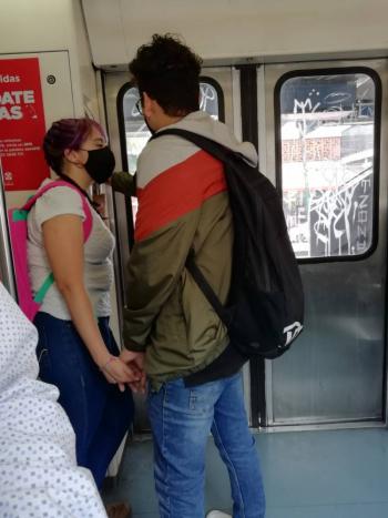 HISTORIAS EN EL METRO: QUERERSE SÍ TIENE FECHA  EN EL CALENDARIO