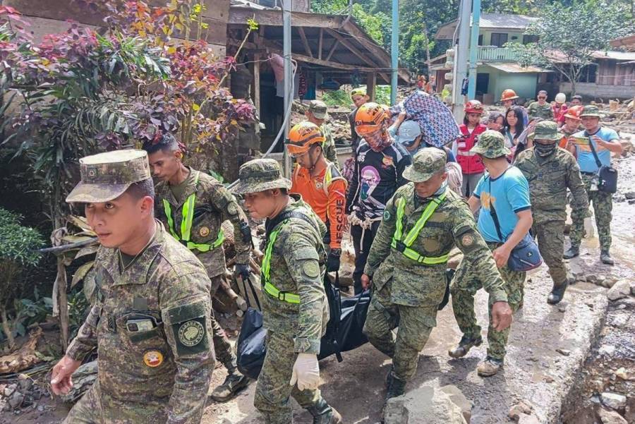 Sube a 68 el balance de muertos tras deslizamiento de tierra en Filipinas