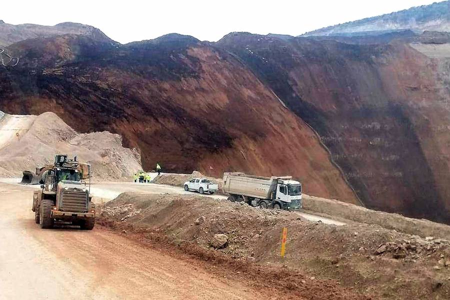 Al menos nueve personas atrapadas en una mina en Turquía por un deslizamiento de tierra