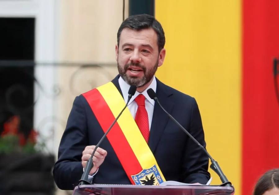 Alcalde Carlos Fernando Gal&aacute;n habl&oacute; tras su cirug&iacute;a por apendicitis