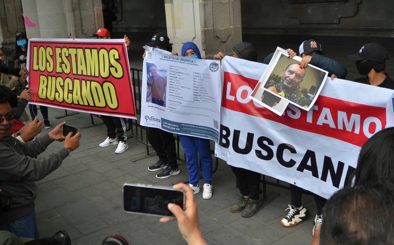 Autoridades se re&uacute;nen con familiares de trabajadores desaparecidos en bodegas de pollo en Toluca