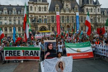 Ir&aacute;n condena al t&iacute;o de Mahsa Amini a m&aacute;s de cinco a&ntilde;os de prisi&oacute;n