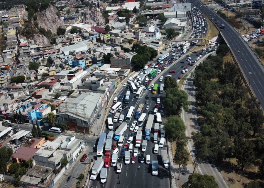 Transportistas levantan protesta contra inseguridad en carreteras de México