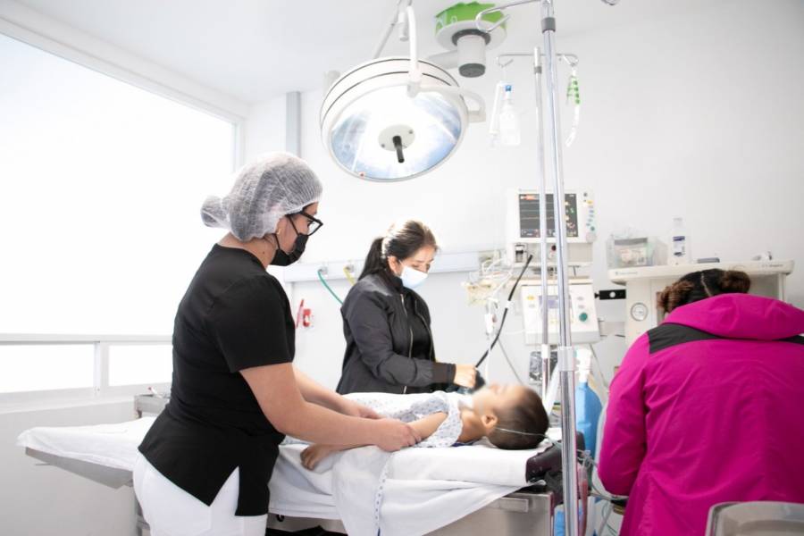 Personal médico del ISSEMYM permite a un papá y su hijo librar lucha contra cáncer
