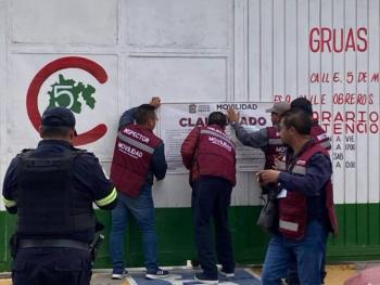 Clausuran tres establecimientos clandestinos de gr&uacute;as y dep&oacute;sitos de veh&iacute;culos en Edomex