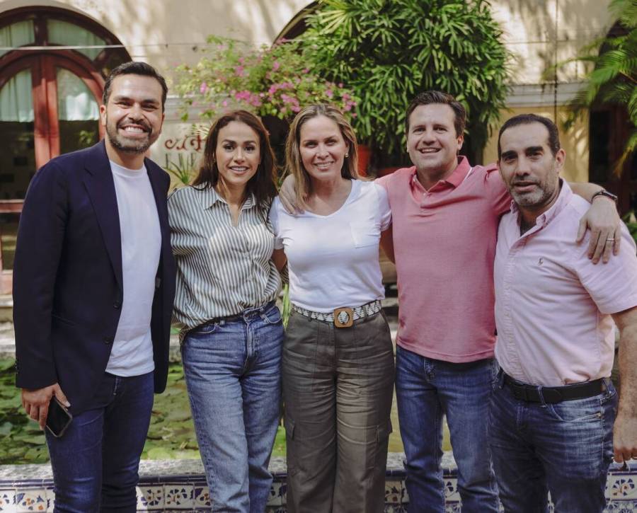 Álvarez Máynez celebra la incorporación de Karla Rabelo a MC