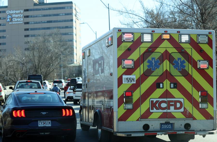 Dos policías y un socorrista mueren a tiros al atender llamada de emergencia en EEUU