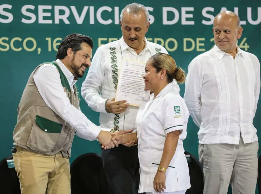 Reciben base laboral 339 trabajadores de la salud de IMSS-Bienestar en Tabasco