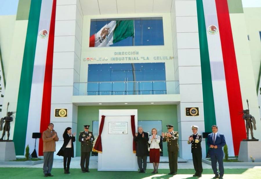 Soldados son ciudadanos con uniforme, dice AMLO en celebración del Día del Ejército