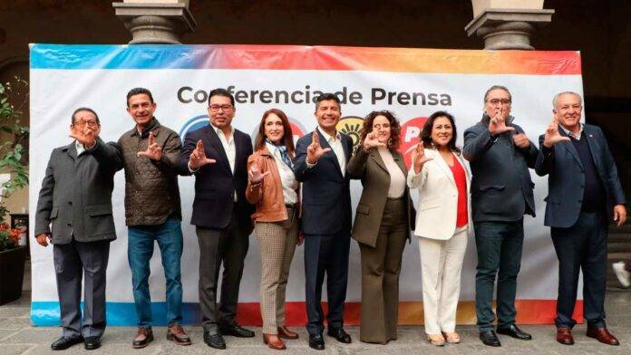 Eduardo Rivera presenta a sus voceros de precampaña