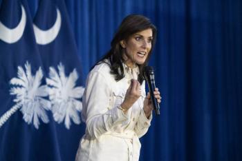 Aspirante republicana Haley fustiga a Trump por silencio sobre Navalni